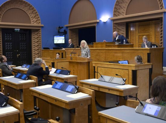 Riigikogu arutas olulise tähtsusega riikliku küsimusena kodanikuühiskonna arengut, demokraatia olukorda ning kollektiivsete pöördumiste rolli
