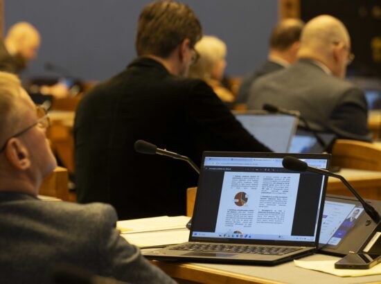 Riigikogu arutas olulise tähtsusega riikliku küsimusena kodanikuühiskonna arengut, demokraatia olukorda ning kollektiivsete pöördumiste rolli