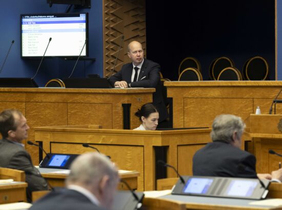 Riigikogu arutas olulise tähtsusega riikliku küsimusena kodanikuühiskonna arengut, demokraatia olukorda ning kollektiivsete pöördumiste rolli