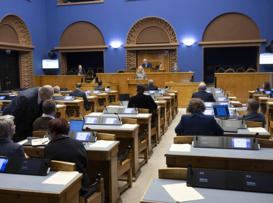 Riigikogu arutas olulise tähtsusega riikliku küsimusena kodanikuühiskonna arengut, demokraatia olukorda ning kollektiivsete pöördumiste rolli