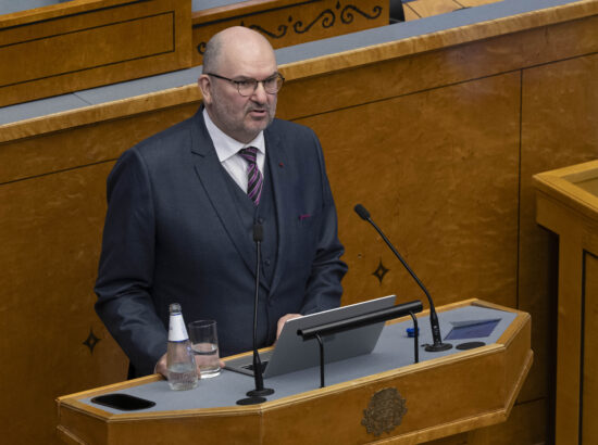 Riigikogu arutas olulise tähtsusega riikliku küsimusena kodanikuühiskonna arengut, demokraatia olukorda ning kollektiivsete pöördumiste rolli