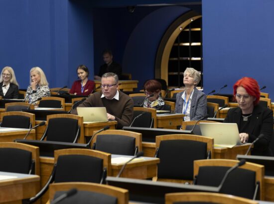 Riigikogu arutas olulise tähtsusega riikliku küsimusena kodanikuühiskonna arengut, demokraatia olukorda ning kollektiivsete pöördumiste rolli