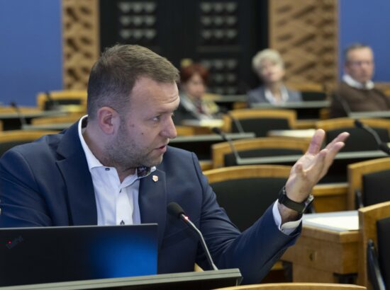 Riigikogu arutas olulise tähtsusega riikliku küsimusena kodanikuühiskonna arengut, demokraatia olukorda ning kollektiivsete pöördumiste rolli
