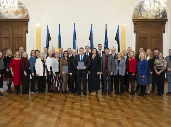 Riigikogu esimees Lauri Hussar võttis Toompea lossi Valges saalis vastu Eesti X Omavalitsuspäeva ja Harjumaa V Omavalitsuspäeva deklaratsioonid