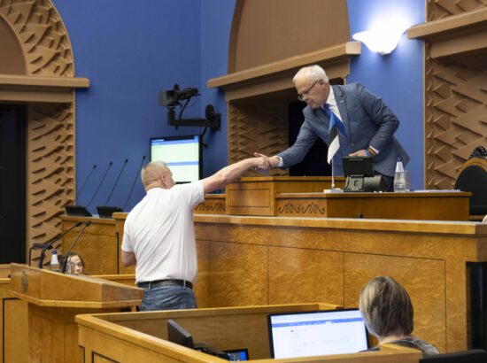 Kalle Grünthalilt saadikupuutumatuse võtmine