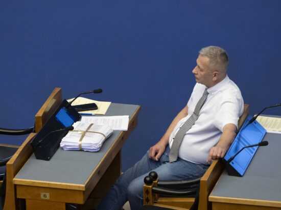 Kalle Grünthalilt saadikupuutumatuse võtmine