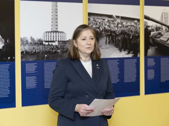 Fotonäituse „Tõotanud mitte taganeda: Leedu vastuseis 1991. aasta Nõukogude agressioonile" avamine. Kõnega esines ka Leedu suursaadik Gitana Skripkaité.