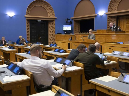 Umbusaldusavaldus haridus- ja teadusminister Kristina Kallasele