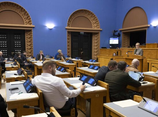 Umbusaldusavaldus haridus- ja teadusminister Kristina Kallasele