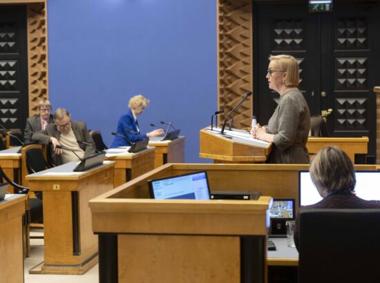 Umbusaldusavaldus haridus- ja teadusminister Kristina Kallasele