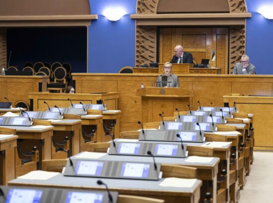 Umbusaldusavaldus haridus- ja teadusminister Kristina Kallasele