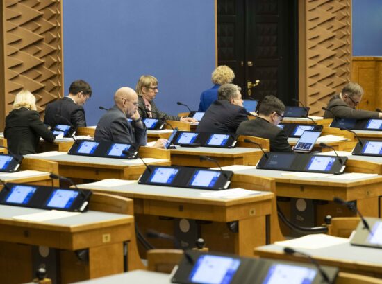 Umbusaldusavaldus haridus- ja teadusminister Kristina Kallasele