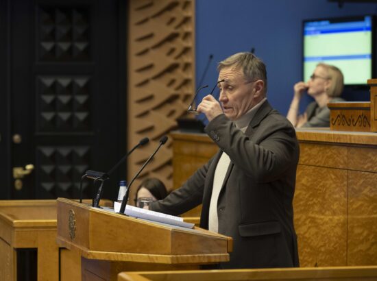 Umbusaldusavaldus haridus- ja teadusminister Kristina Kallasele