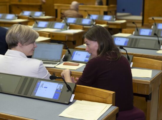 Umbusaldusavaldus haridus- ja teadusminister Kristina Kallasele