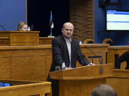 Umbusaldusavaldus haridus- ja teadusminister Kristina Kallasele