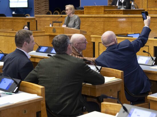 Umbusaldusavaldus haridus- ja teadusminister Kristina Kallasele