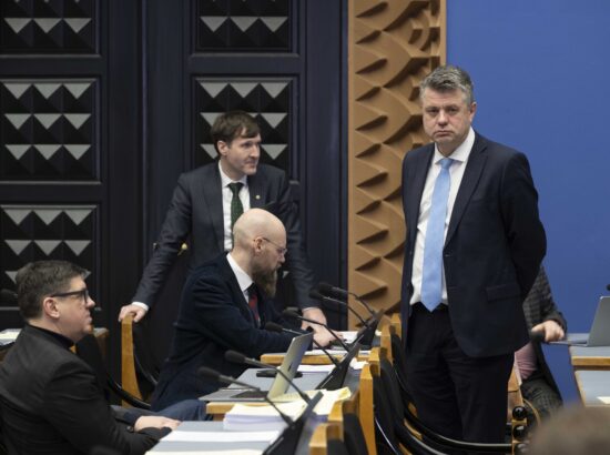 Umbusaldusavaldus haridus- ja teadusminister Kristina Kallasele