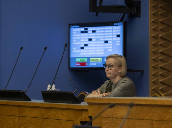 Umbusaldusavaldus haridus- ja teadusminister Kristina Kallasele