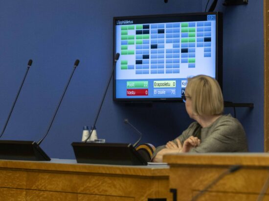 Umbusaldusavaldus haridus- ja teadusminister Kristina Kallasele