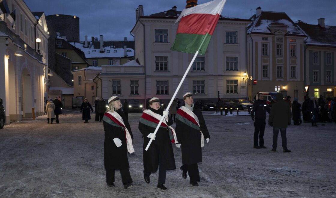 Eesti Vabariigi 108. aastapäeva tähistamine ja pidulik lipuheiskamistseremoonia Toompeal.