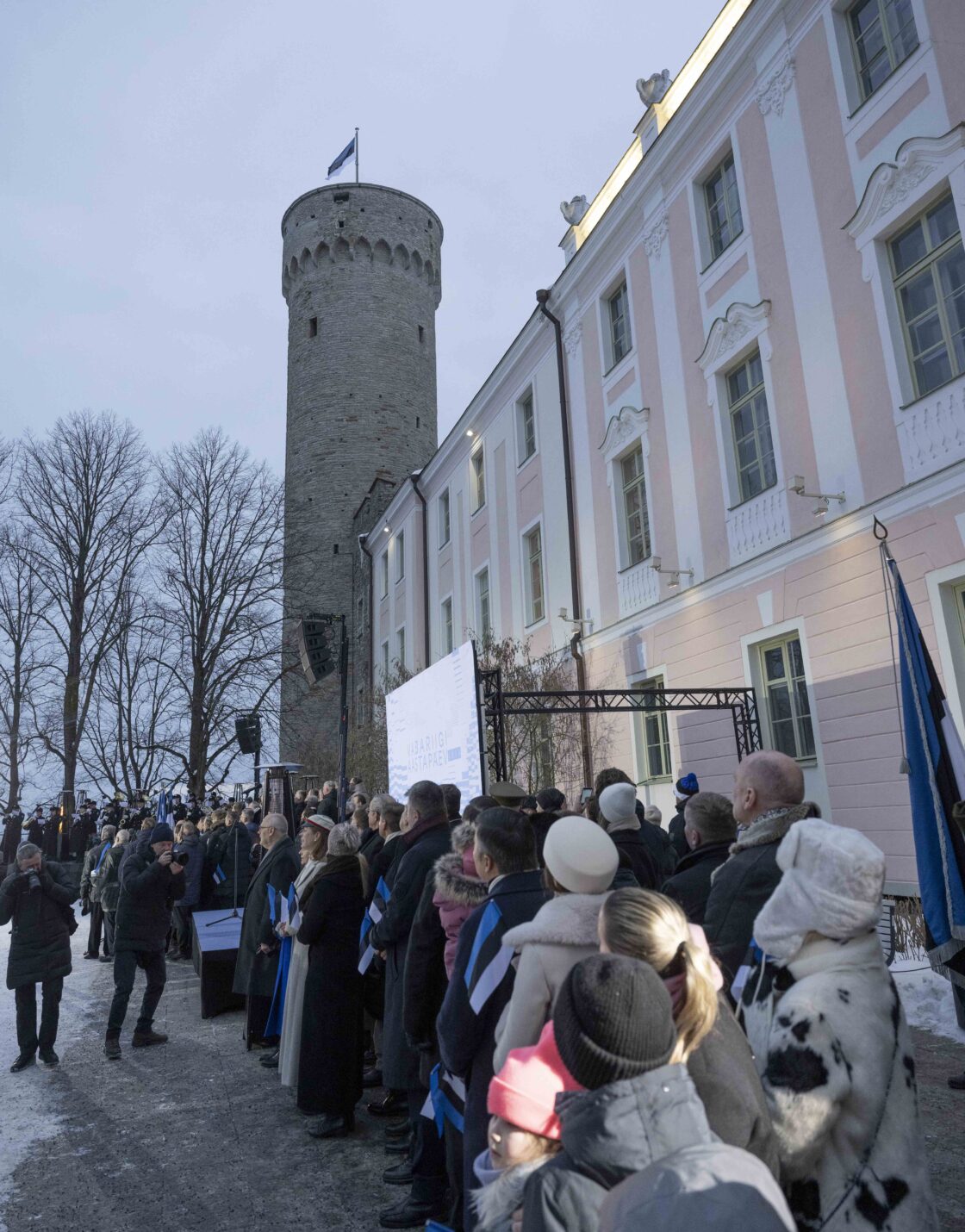 Eesti Vabariigi 108. aastapäeva tähistamine ja pidulik lipuheiskamistseremoonia Toompeal.