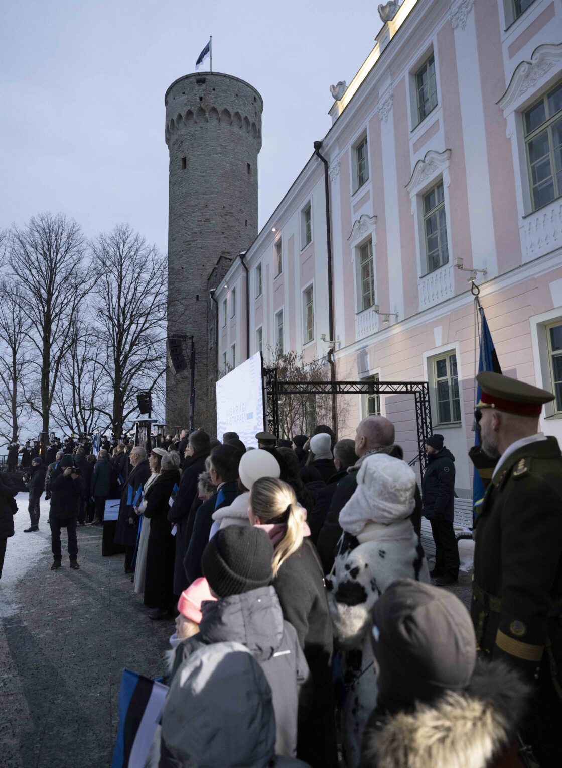 Eesti Vabariigi 108. aastapäeva tähistamine ja pidulik lipuheiskamistseremoonia Toompeal.