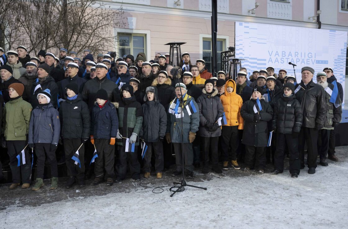 Eesti Vabariigi 108. aastapäeva tähistamine ja pidulik lipuheiskamistseremoonia Toompeal.