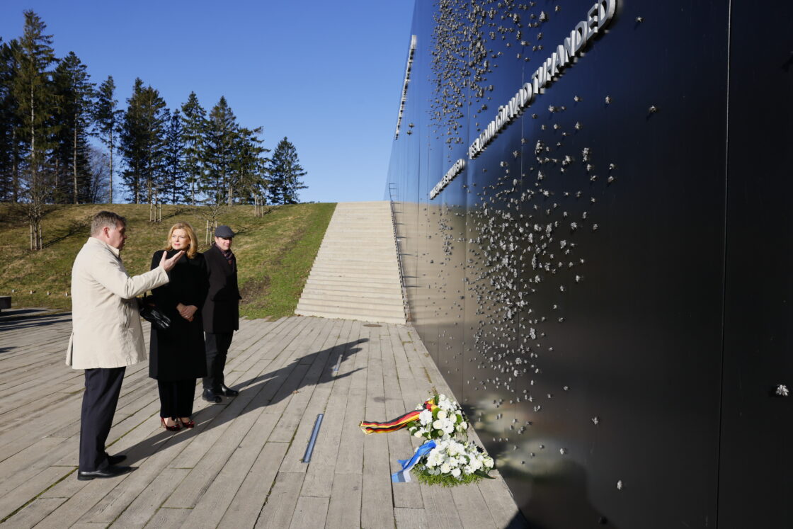 Riigikogu esimees Lauri Hussar ja Bundestagi esimees Julia Klöckner külastasid kommunismiohvrite memoriaali.