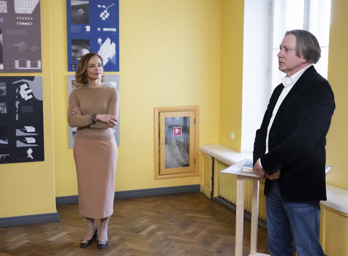 Toompea lossi 3. korruse näitusesaalis on alates 14. aprillist avatud arhitektuurinäitus „Algused“. Näitus on osa sündmustest, millega tähistatakse Saaremaalt pärit legendaarse arhitekti Louis Kahni 125. sünniaastapäeva.