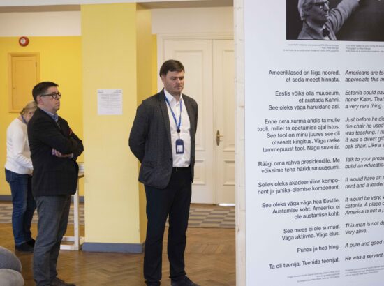 Toompea lossi 3. korruse näitusesaalis on alates 14. aprillist avatud arhitektuurinäitus „Algused“. Näituse avamine.