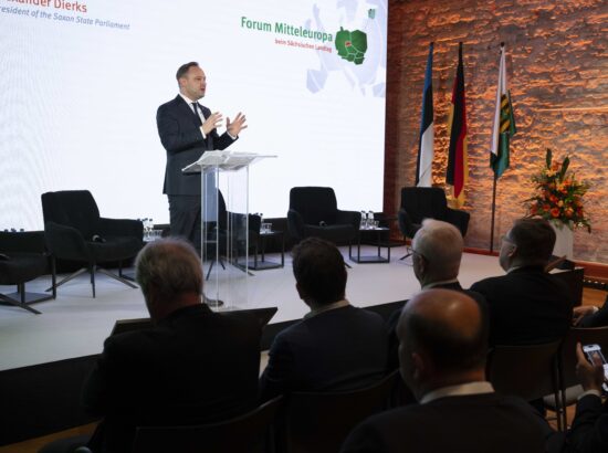 Kesk-Euroopa foorum Riigikogu konverentsisaalis