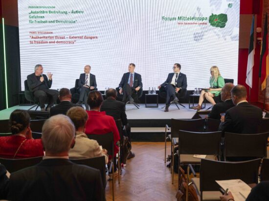 Kesk-Euroopa foorum Riigikogu konverentsisaalis