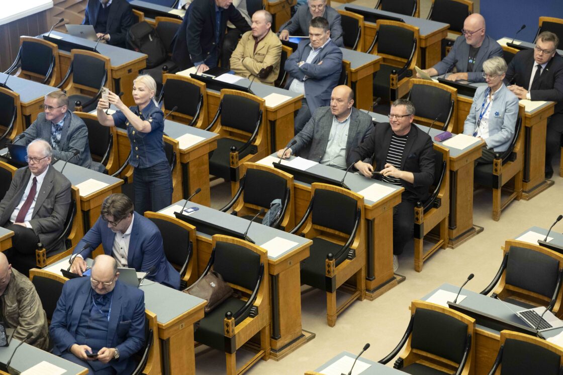 Täiskogu istung 2. juunil 2026. Istungil võeti vastu kriisiolukorra ja riigikaitse seadus.