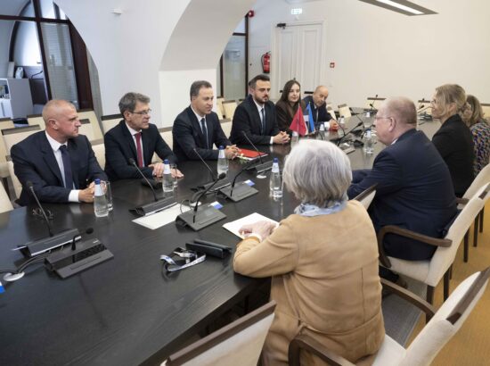 Euroopa Liidu asjade komisjoni esimees Peeter Tali kohtus Albaania parlamendi esimehe Niko Peleshiga