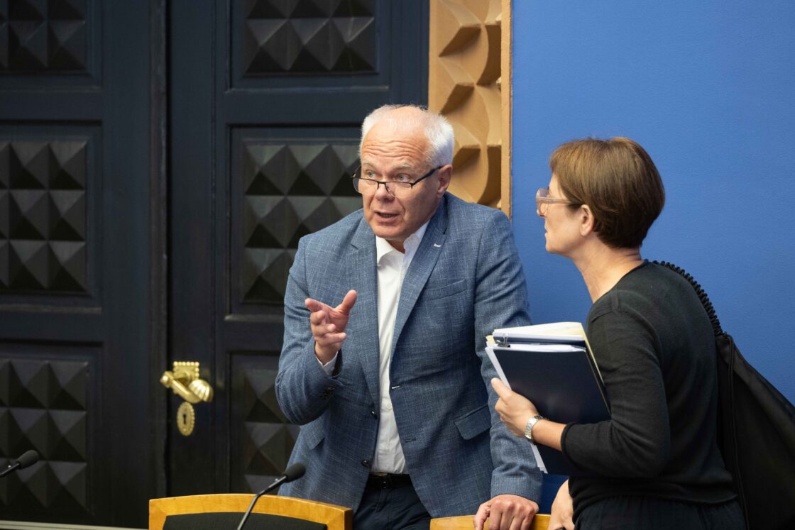 Riigikogu arutas olulise tähtsusega riikliku küsimusena riigikaitsekomisjoni raporti mõju seadusandlusele.