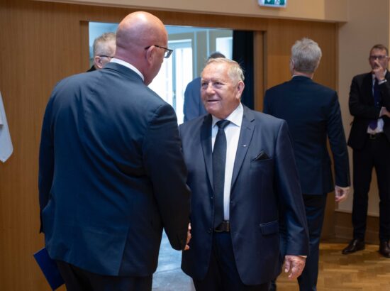 Riigikogu konverentsisaali nimetamine 20. Augusti saaliks ja mälestustahvli avamine