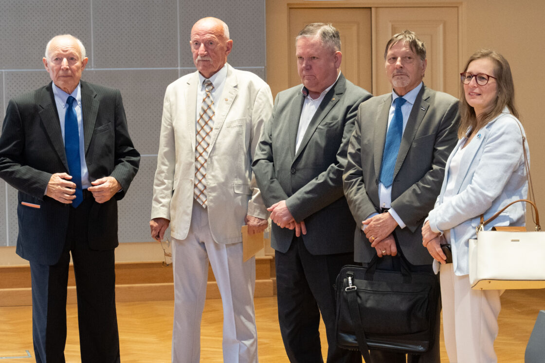 Riigikogu konverentsisaali nimetamine 20. Augusti saaliks ja mälestustahvli avamine
